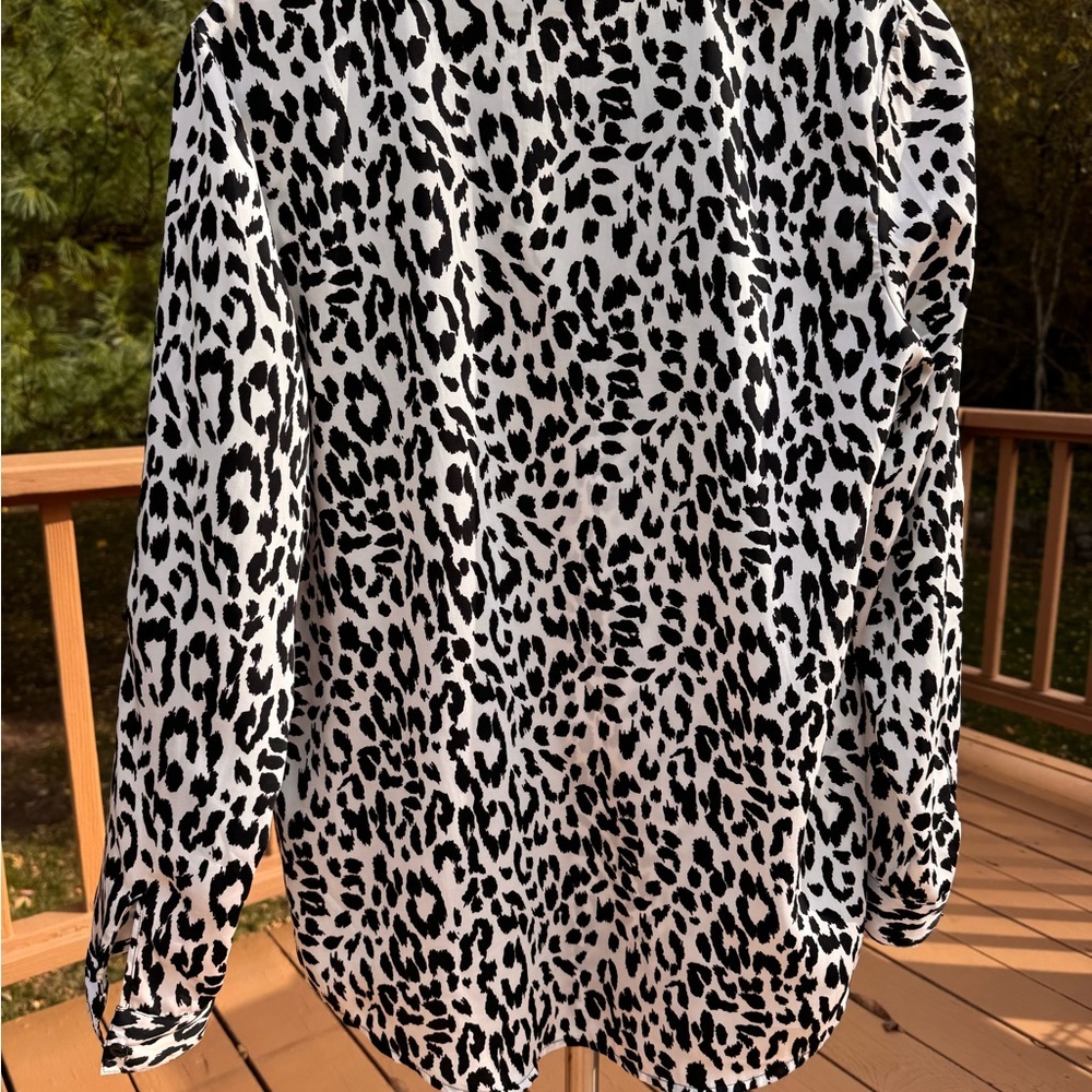 Chico's Black/White Animal Print Long Sleeve Pullover V Neck Blouse size 0 small - Picture 7 of 9